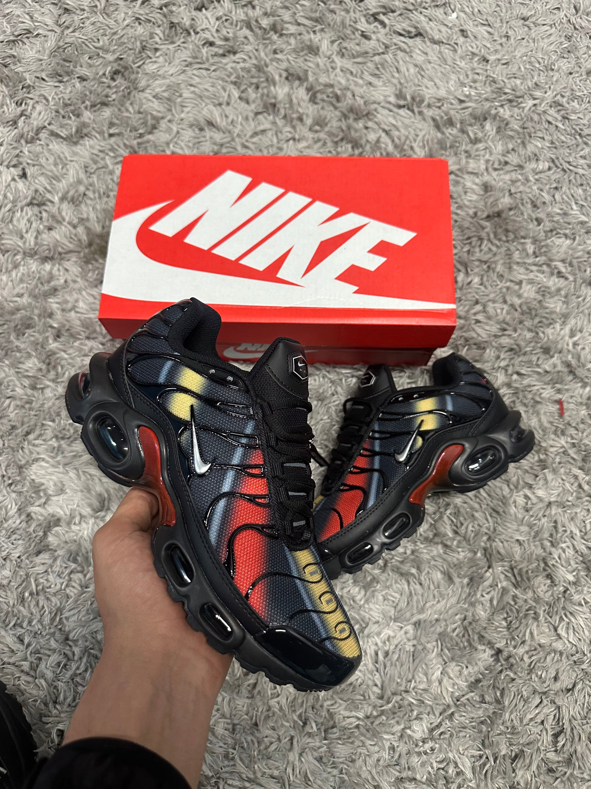 NIKE